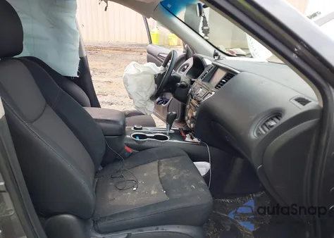 2018 Nissan Pathfinder S z USA, uszkodzony, nr VIN 5N1DR2MM3JC665020